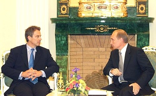 С Премьер-министром Великобритании Энтони Блэром.