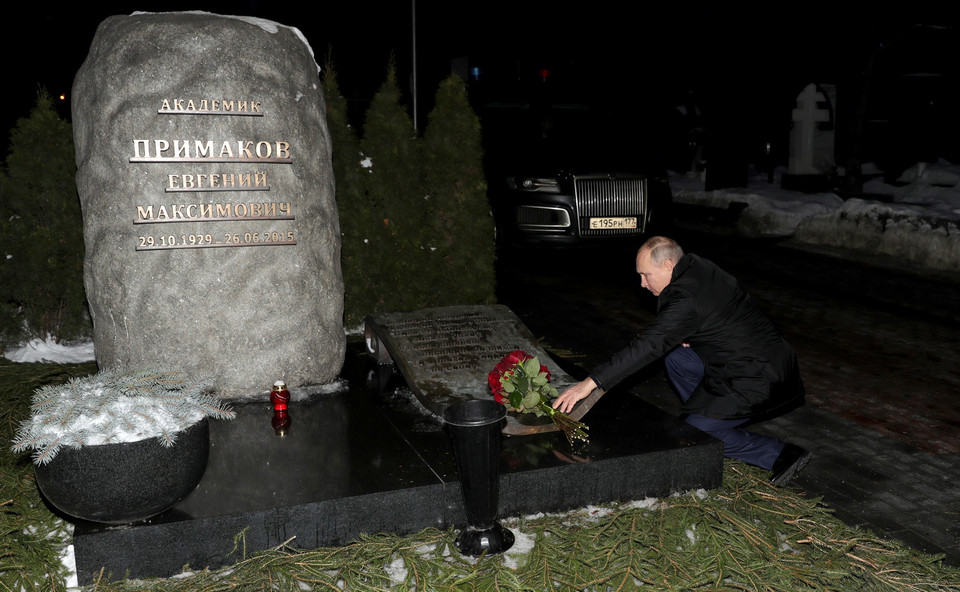 Памятник на могиле Ельцина