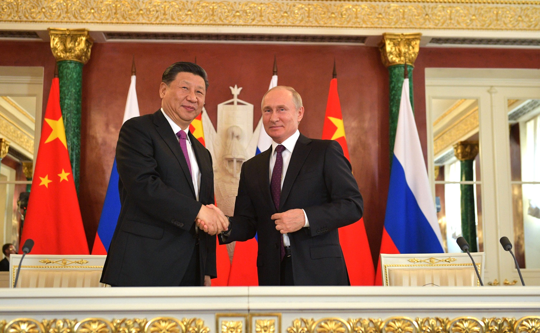 По итогам российско-китайских переговоров Владимир Путин и Си Цзиньпин сделали заявления для прессы.