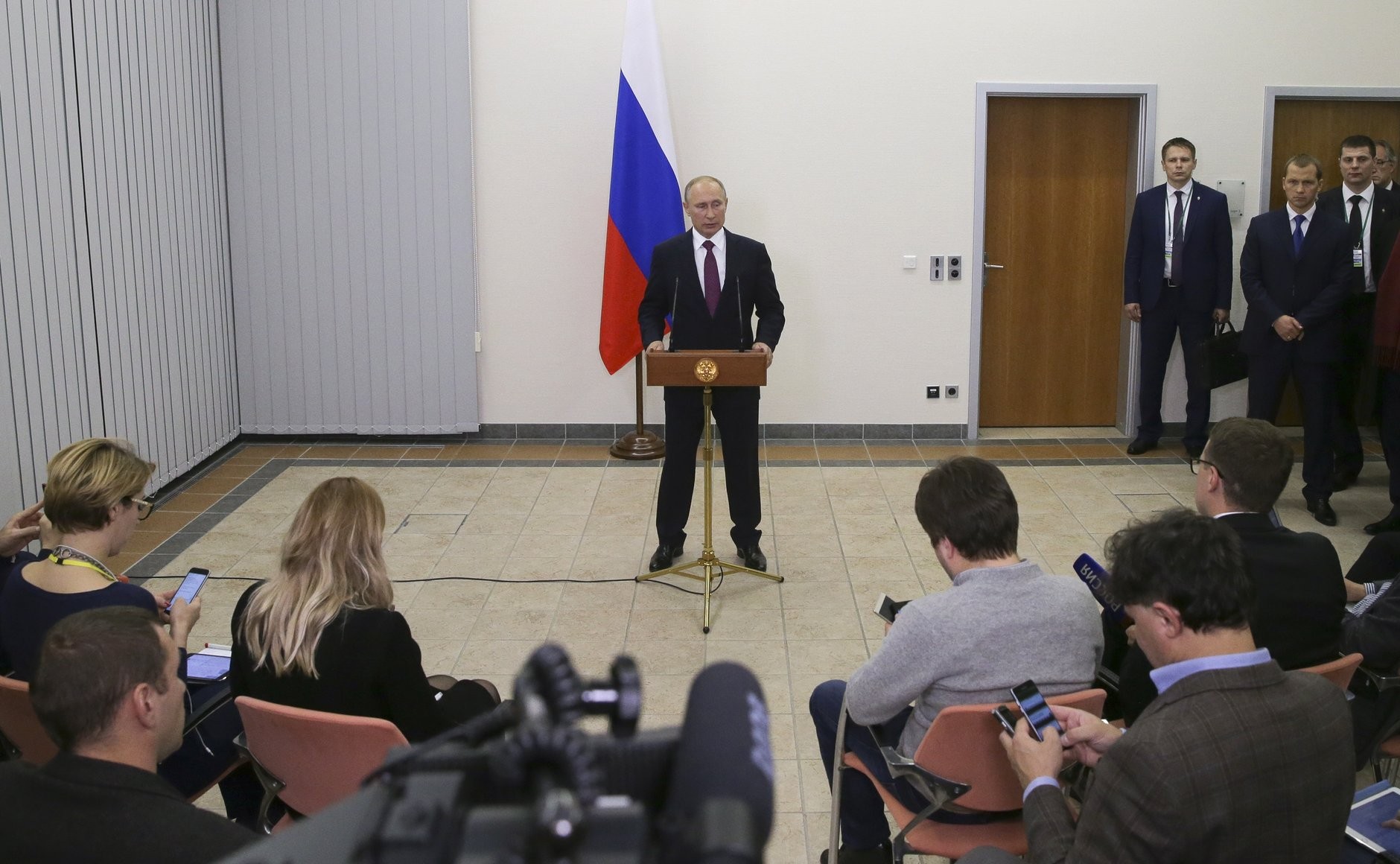 Плохие новости для Порошенко: Путин официально заявил о республиках на Донбассе