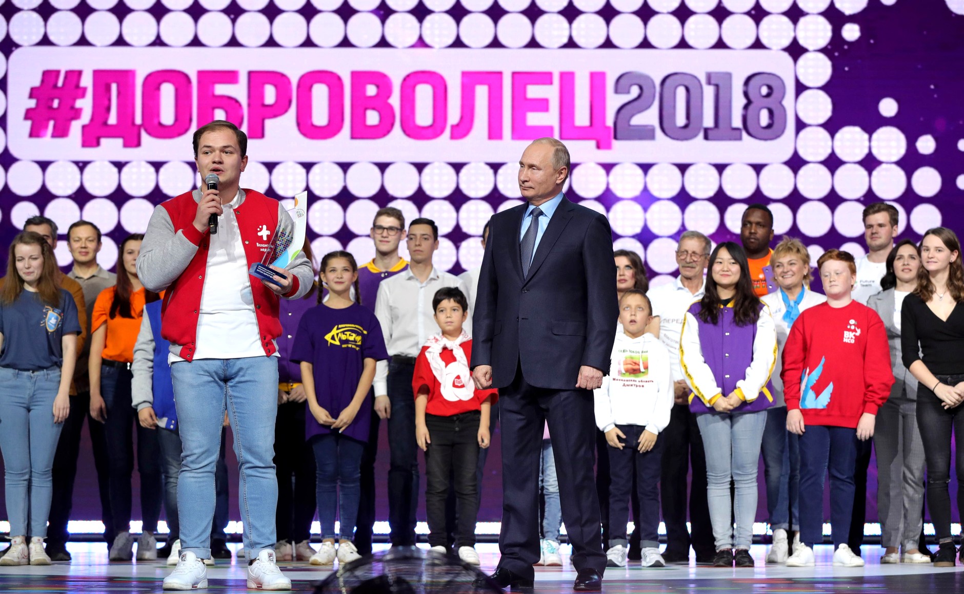 Presenting the Volunteer of Russia 2018 award • President of Russia