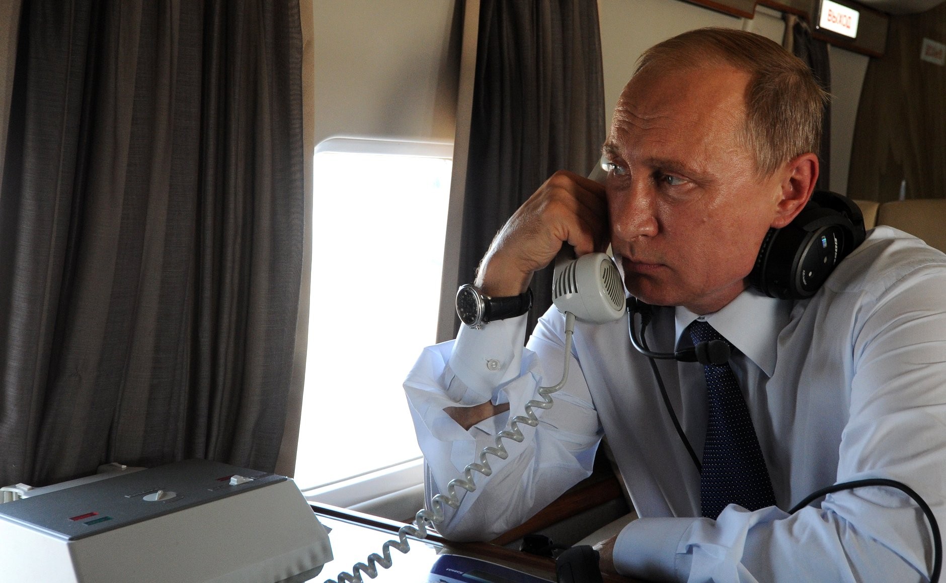 Путин по телефону обсудил с Меркель и Олландом ситуацию в Донбассе