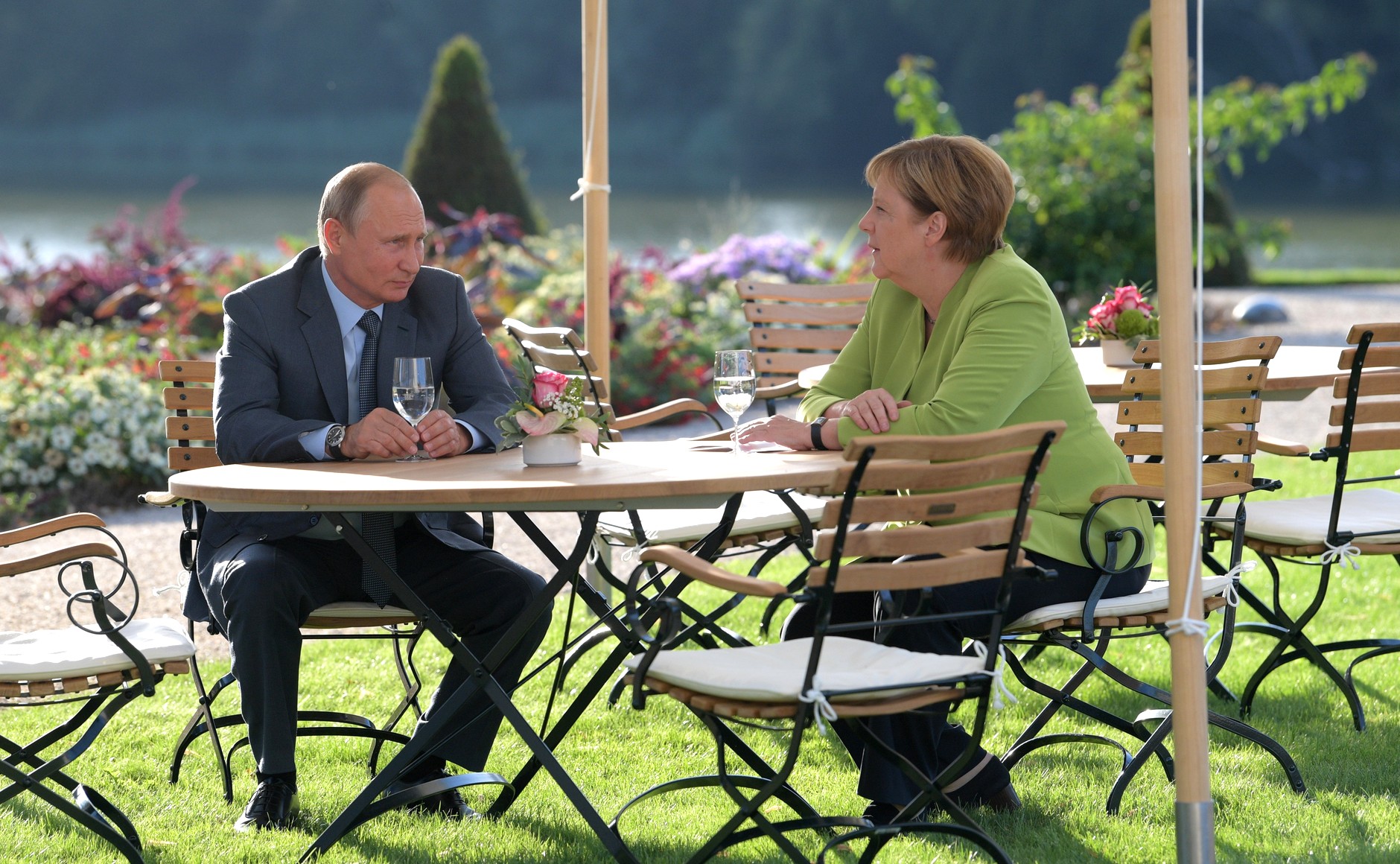 Всем труба: Путин и Меркель давят на газ 