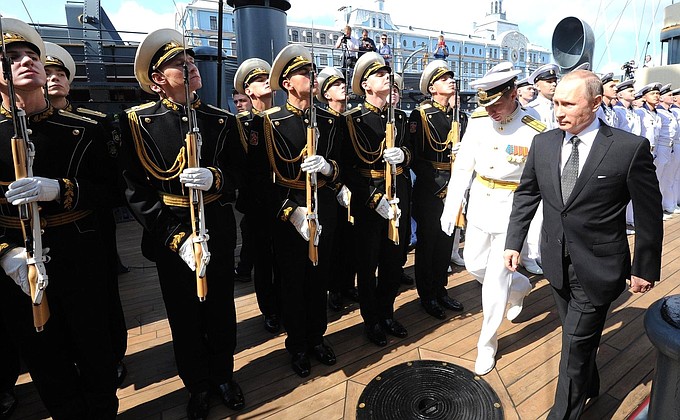 Празднование Дня Военно-Морского Флота. Владимир Путин посетил крейсер «Аврора».
