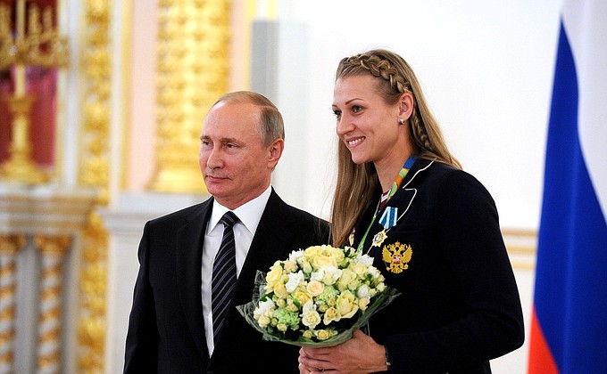 С олимпийской чемпионкой по гандболу Ириной Близновой.