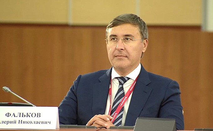 Министр науки и высшего образования Валерий Фальков на совещании по вопросам социально-экономического развития Дальневосточного федерального округа.
