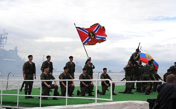 На военно-спортивном празднике по случаю Дня Военно-Морского Флота.