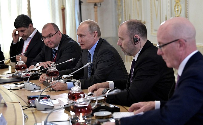 From left: With Managing Director of IRNA news agency Seyyed Zia Hashemi, TASS Director General Sergei Mikhailov, President and CEO of Deutsche Presse-Agentur Peter Kropsch, and Chief Executive of The Press Association Limited Clive Marshall at a meeting with heads of the world's leading news agencies.
