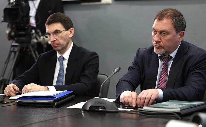 Presidential Plenipotentiary Envoy to the Central Federal District Igor Shchegolev (left) and Director General of PTK Group – member of Tulazheldormash Board of Directors Alexander Silkin during the videoconference meeting of the State Council Presidium.