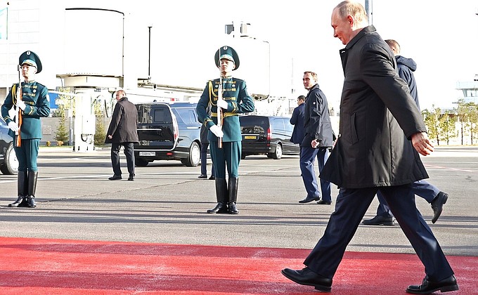Владимир Путин прибыл в Казахстан.