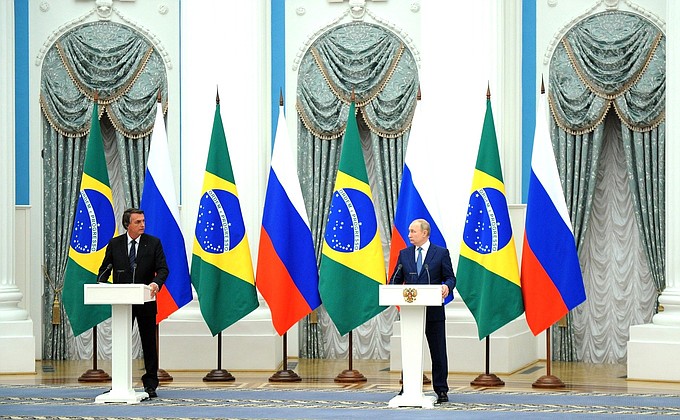 С Президентом Бразилии Жаиром Болсонаро в ходе заявлений для прессы по итогам российско-бразильских переговоров.