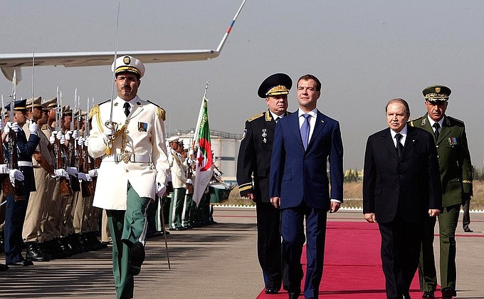 Официальная церемония встречи Президента России. С Президентом Алжира Абдельазизом Бутефликой.