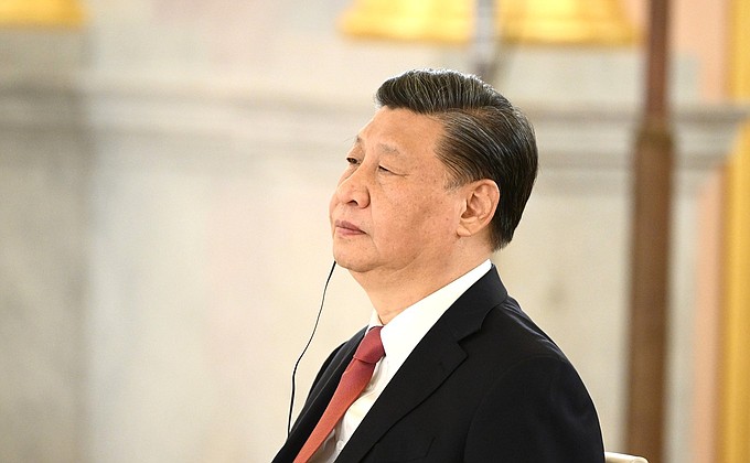 Председатель Китайской Народной Республики Си Цзиньпин в ходе российско-китайских переговоров в расширенном составе.