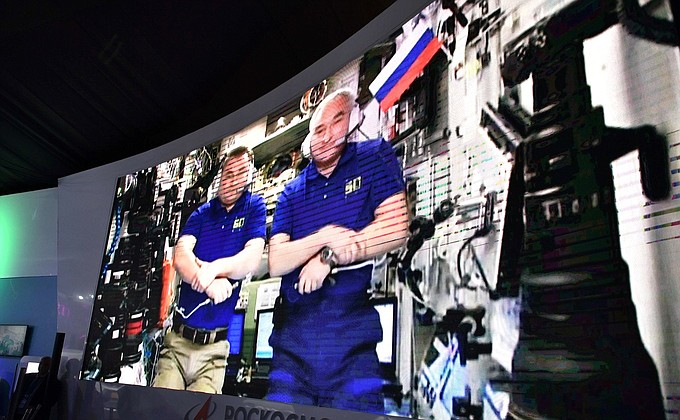 Во время проведения телемоста с экипажем Международной космической станции.