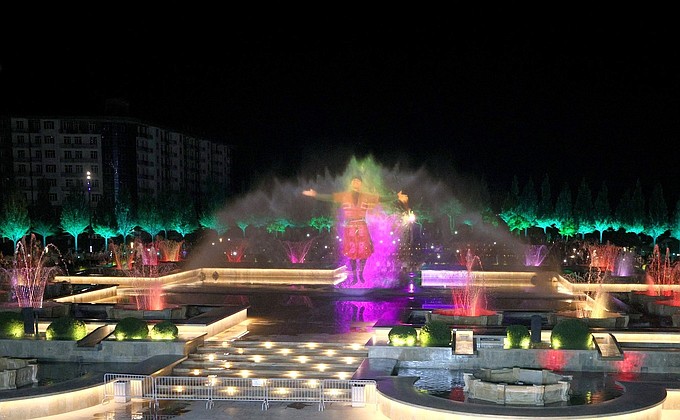 Мультимедийный фонтан на территории парка имени Низами Гянджеви в Дербенте.