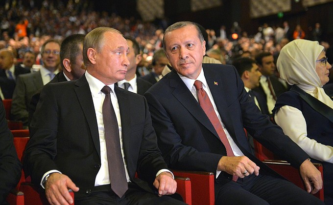 Перед началом специальной сессии 23-го Мирового энергетического конгресса. С Президентом Турции Реджепом Тайипом Эрдоганом.