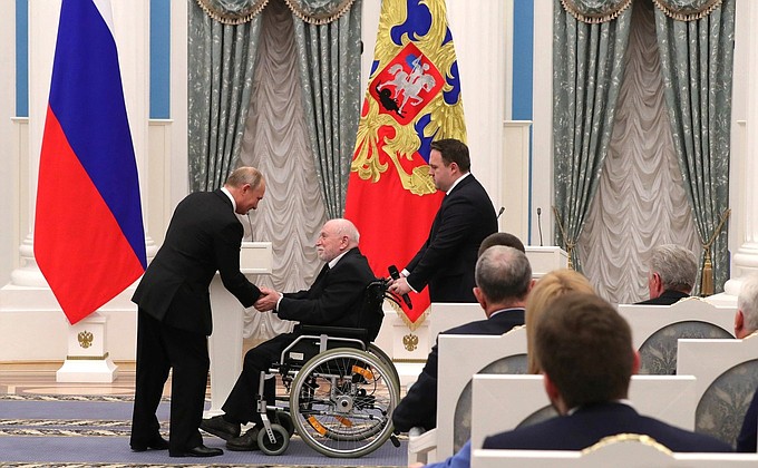 Deputy Director of Research at the Andrei Rublyov Central Museum of Ancient Rus Culture and Art Gennady Popov was conferred the honorary title Merited Culture Worker of the Russian Federation.
