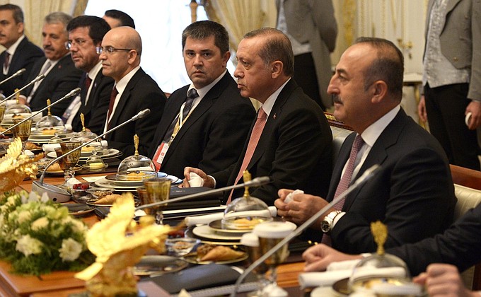 Российско-турецкие переговоры в расширенном составе.