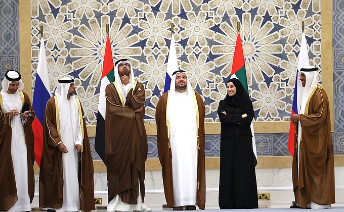 Участники делегации ОАЭ перед началом российско-эмиратских переговоров.