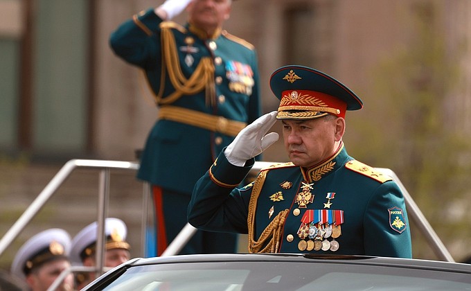 Министр обороны Сергей Шойгу на военном параде в ознаменование 77-й годовщины Победы в Великой Отечественной войне.