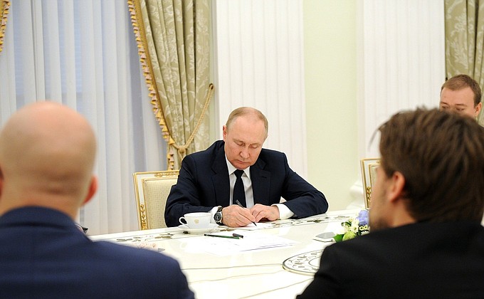 В ходе встречи с победителями конкурса «Лидеры России».