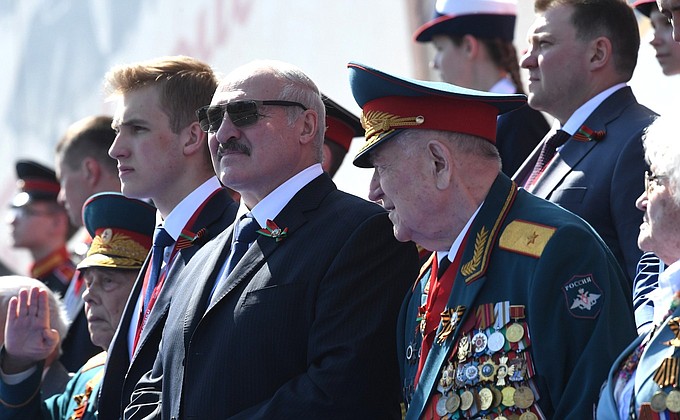 Президент Белоруссии Александр Лукашенко на военном параде в ознаменование 75-й годовщины Победы в Великой Отечественной войне.