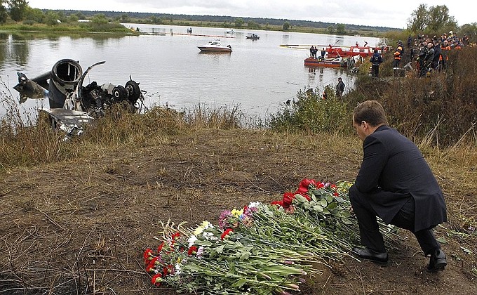 Dmitry Medvedev honoured the memory of those who lost their lives in the plane crash near Yaroslavl. The Lokomotiv Yaroslavl ice hockey team was killed in the crash.