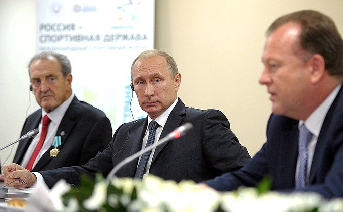 Фото пресс-службы Президента России На встрече с руководителями международн