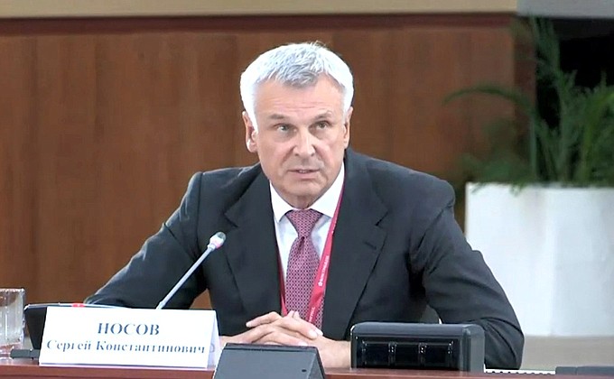 Губернатор Магаданской области Сергей Носов на совещании по вопросам социально-экономического развития Дальневосточного федерального округа.