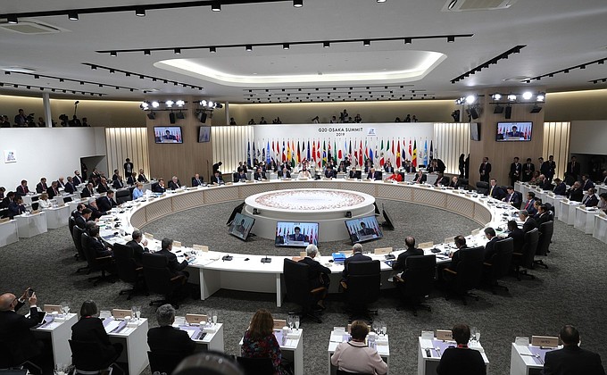 Первое рабочее заседание глав делегаций стран – участниц «Группы двадцати», приглашённых государств и международных организаций.