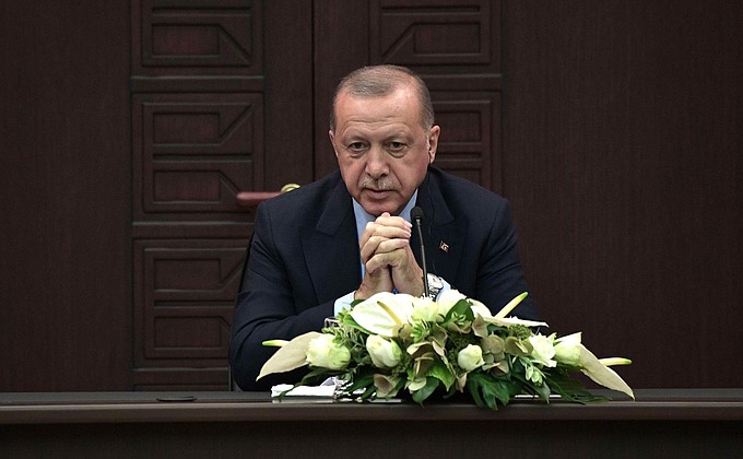 Президент Турецкой Республики Реджеп Тайип Эрдоган на пресс-конференции по итогам трёхстороннего саммита по сирийскому урегулированию.