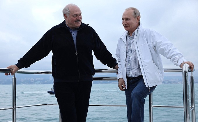С Президентом Республики Беларусь Александром Лукашенко в ходе морской прогулки.