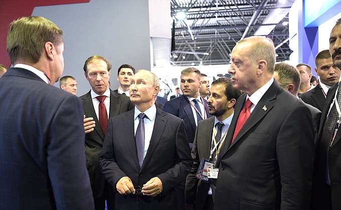 С Президентом Турции Реджепом Тайипом Эрдоганом во время посещения Международного авиационно-космического салона «МАКС-2019».