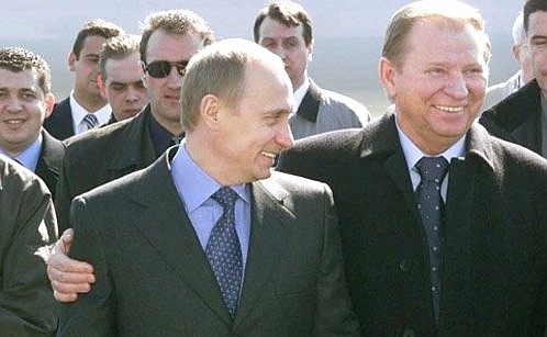 President Putin with Ukrainian President Leonid Kuchma at the city airport.