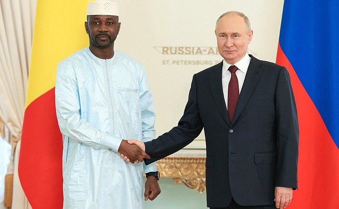 With Interim President of Mali Assimi Goïta.
