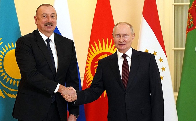 C Президентом Азербайджана Ильхамом Алиевым перед началом неформальной встречи глав государств СНГ.