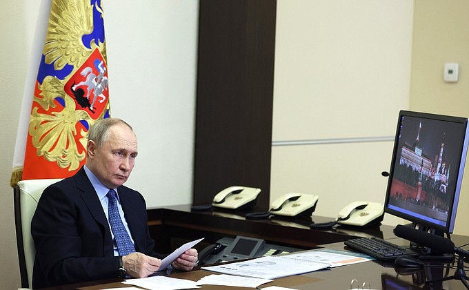 Владимир Путин в режиме видеоконференции провёл совещание по вопросам развития проекта федеральных круглогодичных курортов «Пять морей и озеро Байкал».