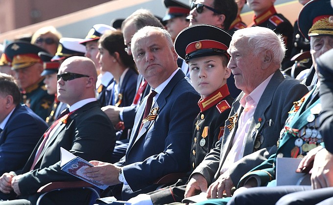 Президент Молдовы Игорь Додон на военном параде в ознаменование 75-й годовщины Победы в Великой Отечественной войне.