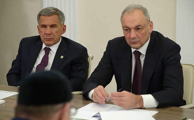 Head of the Republic of Tatarstan Rustam Minnikhanov (left) and Deputy Chief of Staff of the Presidential Executive Office Magomedsalam Magomedov at a meeting with muftis of centralised Muslim organisations of Russia and the Bulgarian Islamic Academy leadership.