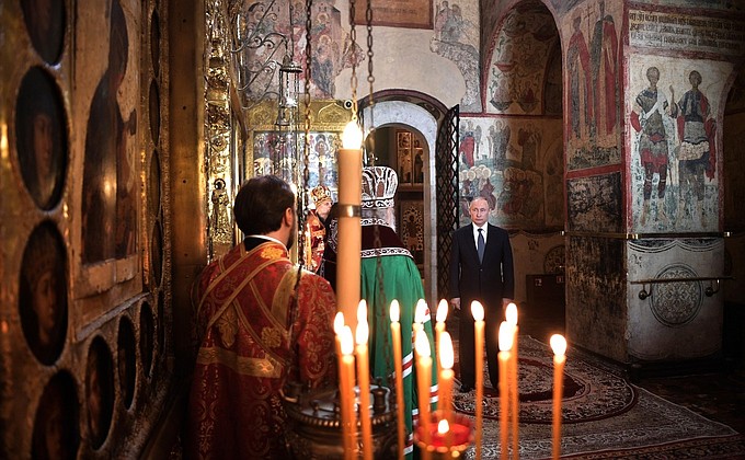 A thanksgiving service at the Annunciation Cathedral in the Kremlin.