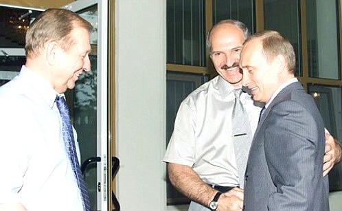 President Putin with Belarusian President Alexander Lukashenko and Ukrainian President Leonid Kuchma.