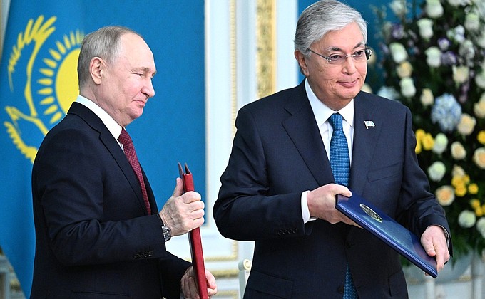 Following the Russian President’s official visit to Kazakhstan, Vladimir Putin and Kassym-Jomart Tokayev signed a Joint Statement by the President of the Russian Federation and the President of the Republic of Kazakhstan on the 10th Anniversary of the Treaty between Russia and Kazakhstan on Neighbourly Relations and Alliance in the 21st Century and the Joint Action Plan of the Russian Federation and the Republic of Kazakhstan for 2024–2026.