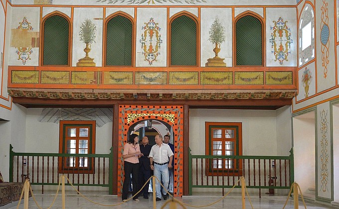 Во время посещения Бахчисарайского историко-культурного и археологического музея-заповедника.