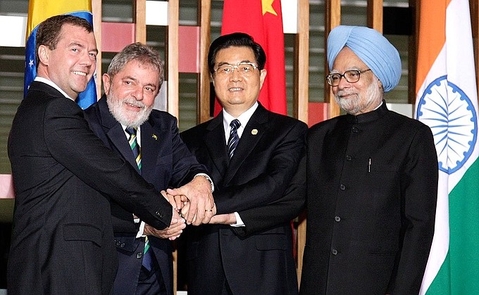 With President of Brazil Luis Inacio Lula da Silva, President of China Hu Jintao, and Indian Prime Minister Manmohan Singh.