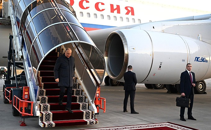 Vladimir Putin has arrived in Kyrgyzstan on an official visit.