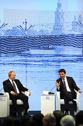 На пленарном заседании XX Петербургского международного экономического форума. С премьер-министром Италии Маттео Ренци.