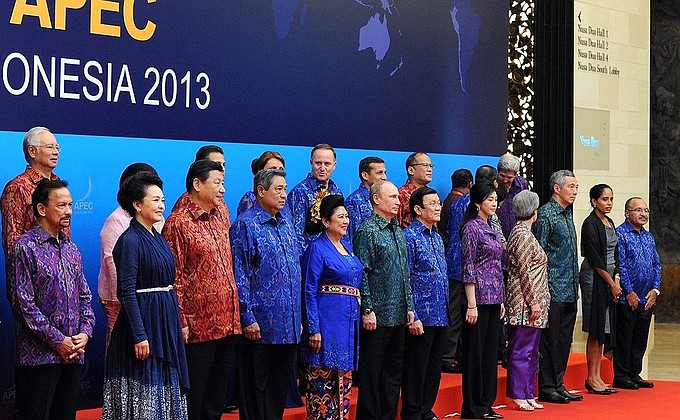 Participants in the Asia-Pacific Economic Cooperation forum’s 21st Leaders' Meeting.