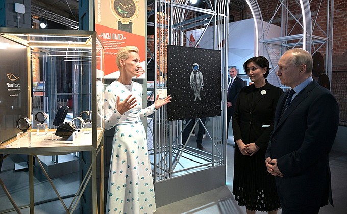 During a visit to Zotov Centre. With ASI Director General Svetlana Chupsheva (right). Founder of Chasy Palekh (watch factory) Anna Nesterova gives explanations.