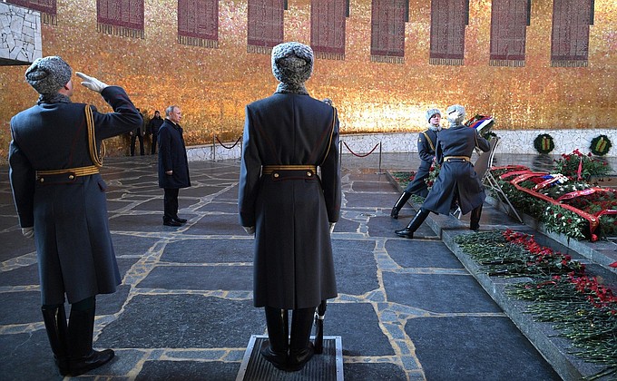 During the visit to the Stalingrad Battle State Historical Memorial Museum on Mamayev Kurgan, Vladimir Putin laid a wreath at the Eternal Flame in the Hall of Military Glory.