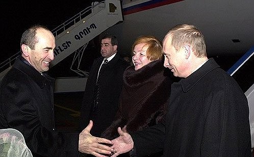 Arrival at Zvartnots airport. With Armenian President Robert Kocharian.